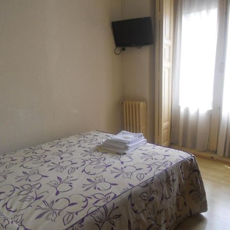 Hostal Olga Madrid Exterior photo