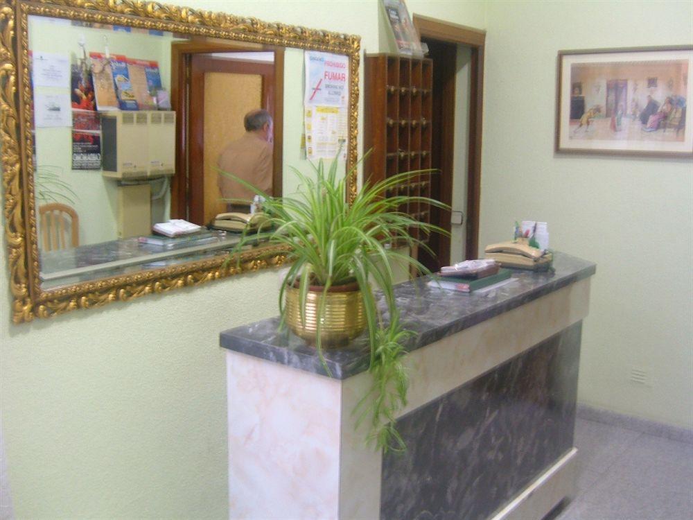 Hostal Olga Madrid Exterior photo