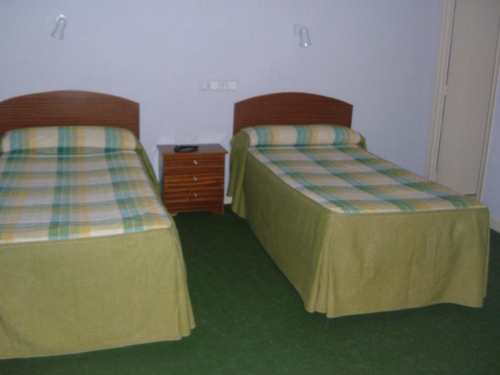 Hostal Olga Madrid Exterior photo