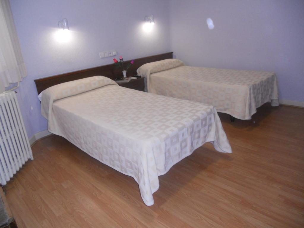 Hostal Olga Madrid Exterior photo