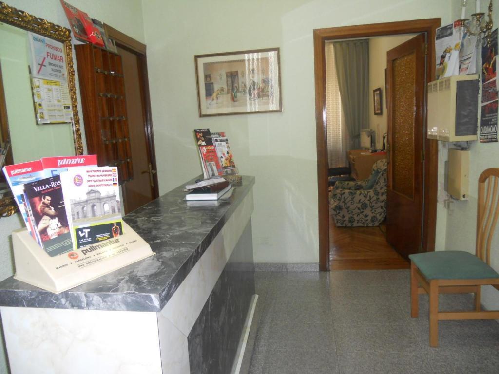 Hostal Olga Madrid Exterior photo