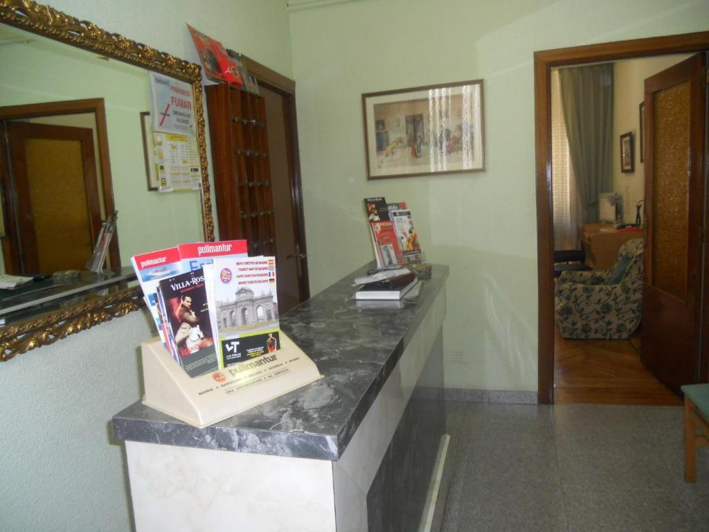 Hostal Olga Madrid Exterior photo