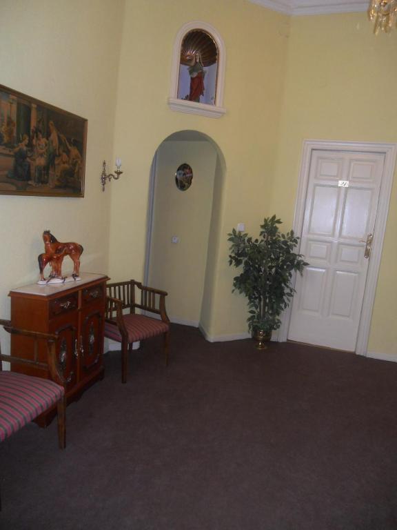 Hostal Olga Madrid Exterior photo