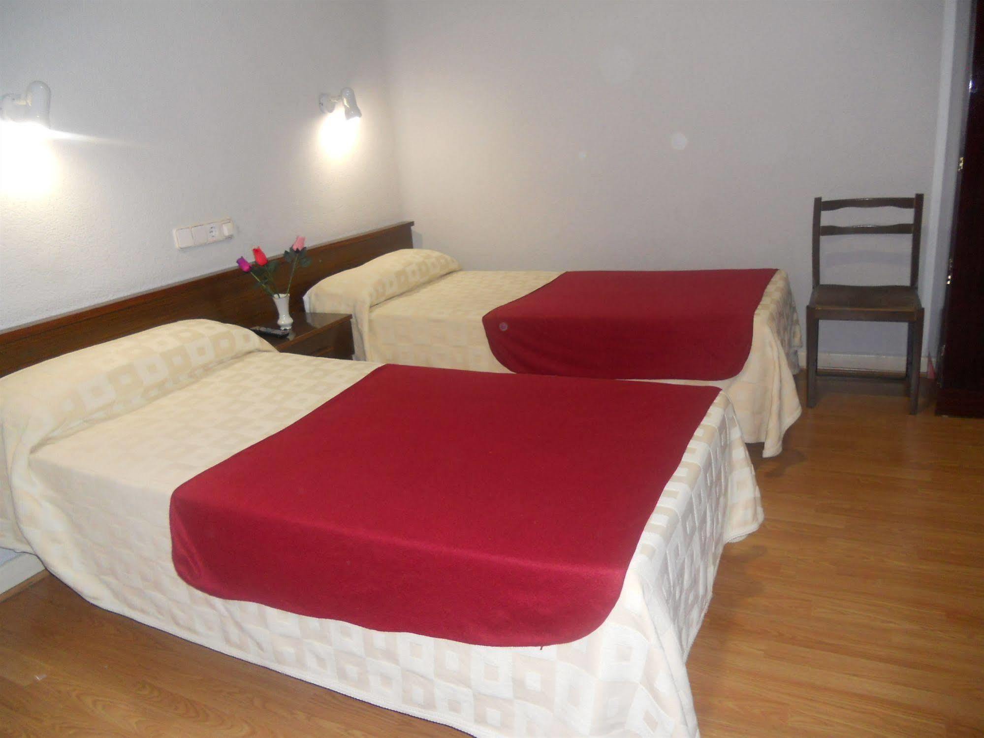 Hostal Olga Madrid Exterior photo