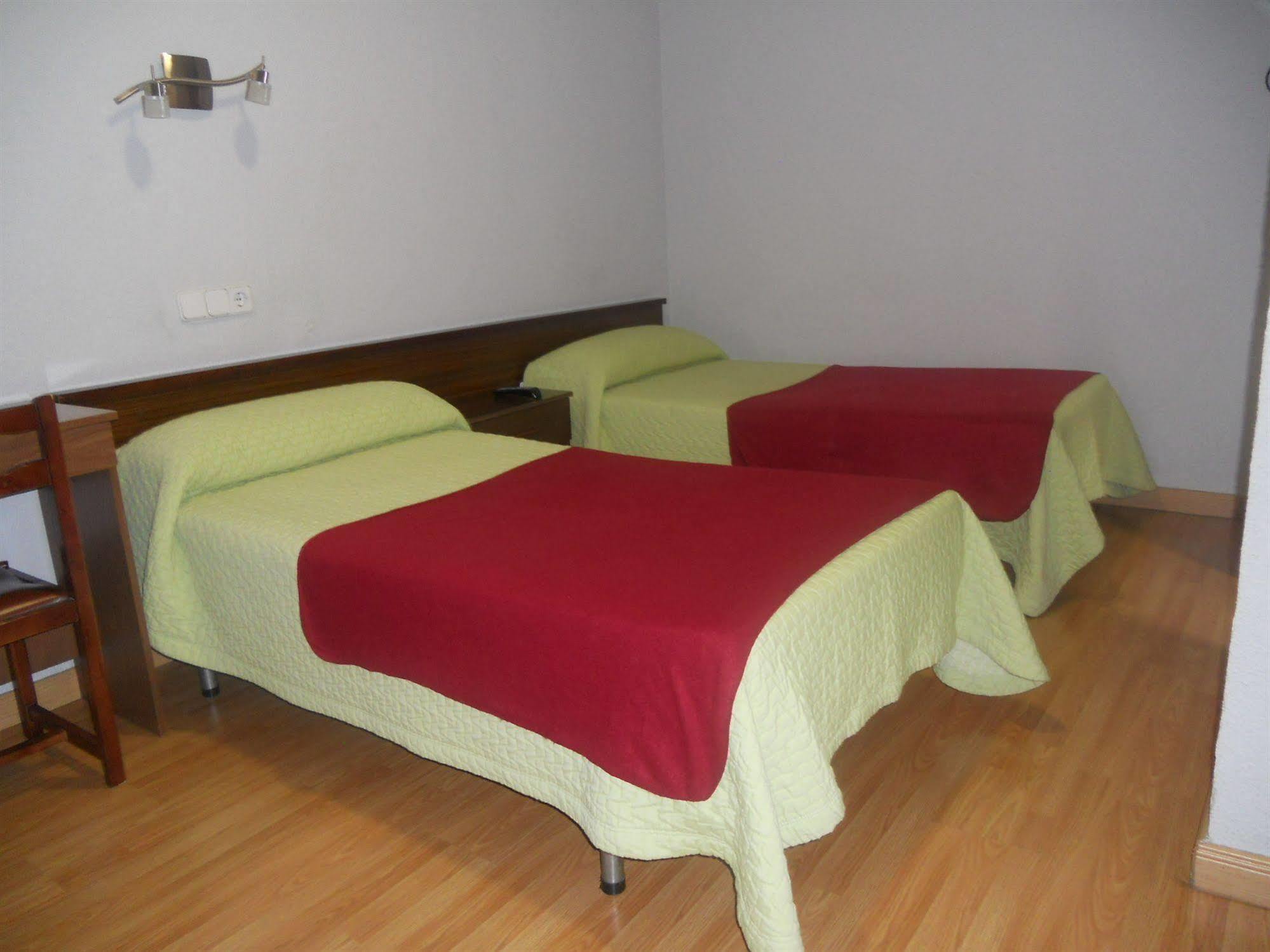Hostal Olga Madrid Exterior photo