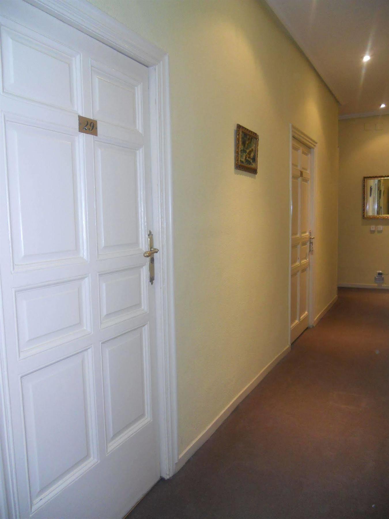 Hostal Olga Madrid Exterior photo